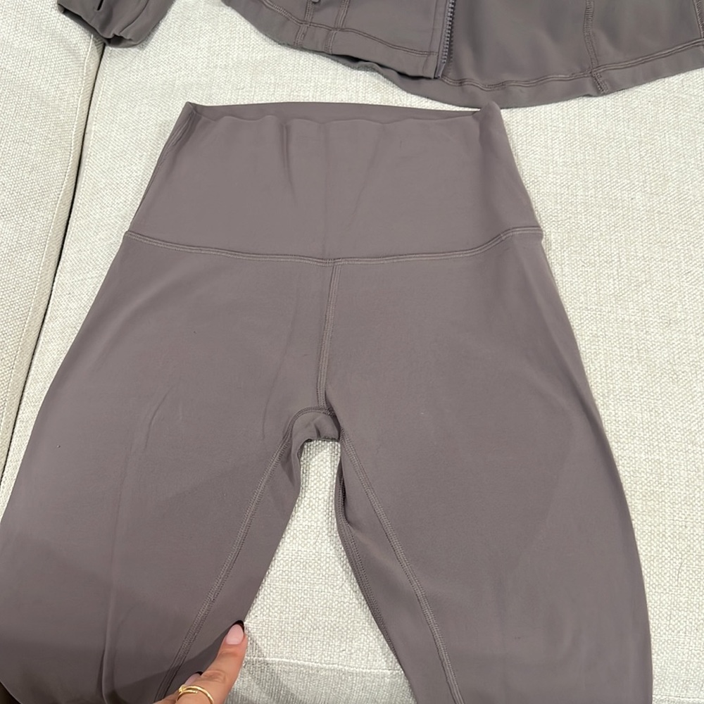 Lululemon - Picture 2 of 5